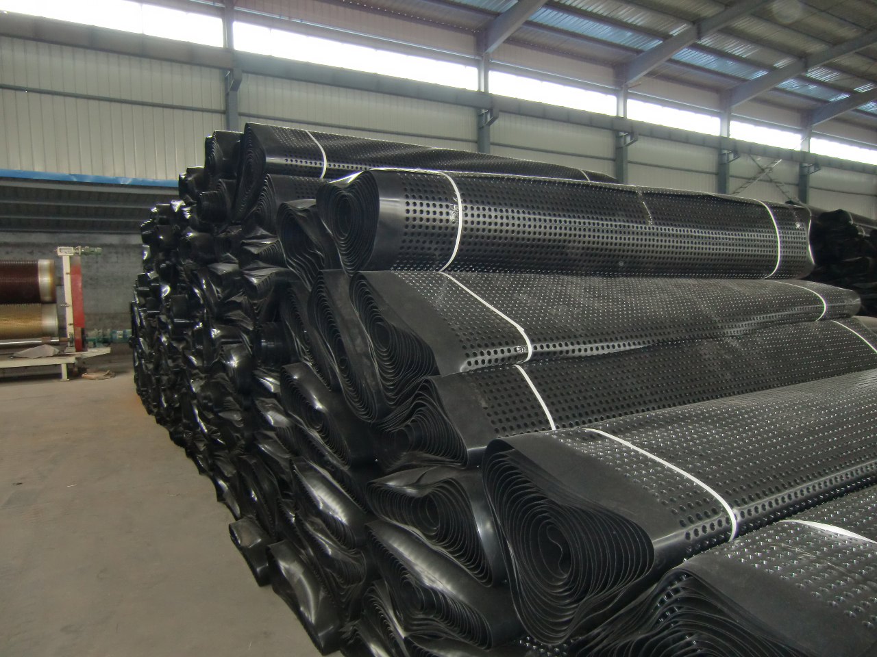 什么是塑料排水板？它比传统排水系统的优势在哪里？