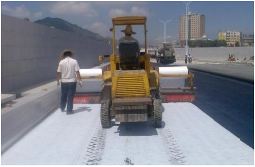 公路施工中铺设聚酯长丝国内精品久久久久久久影视麻豆布的方法