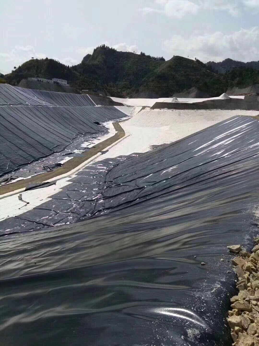 HDPE防渗膜在污水蒸发池铺设特有步骤有哪些？