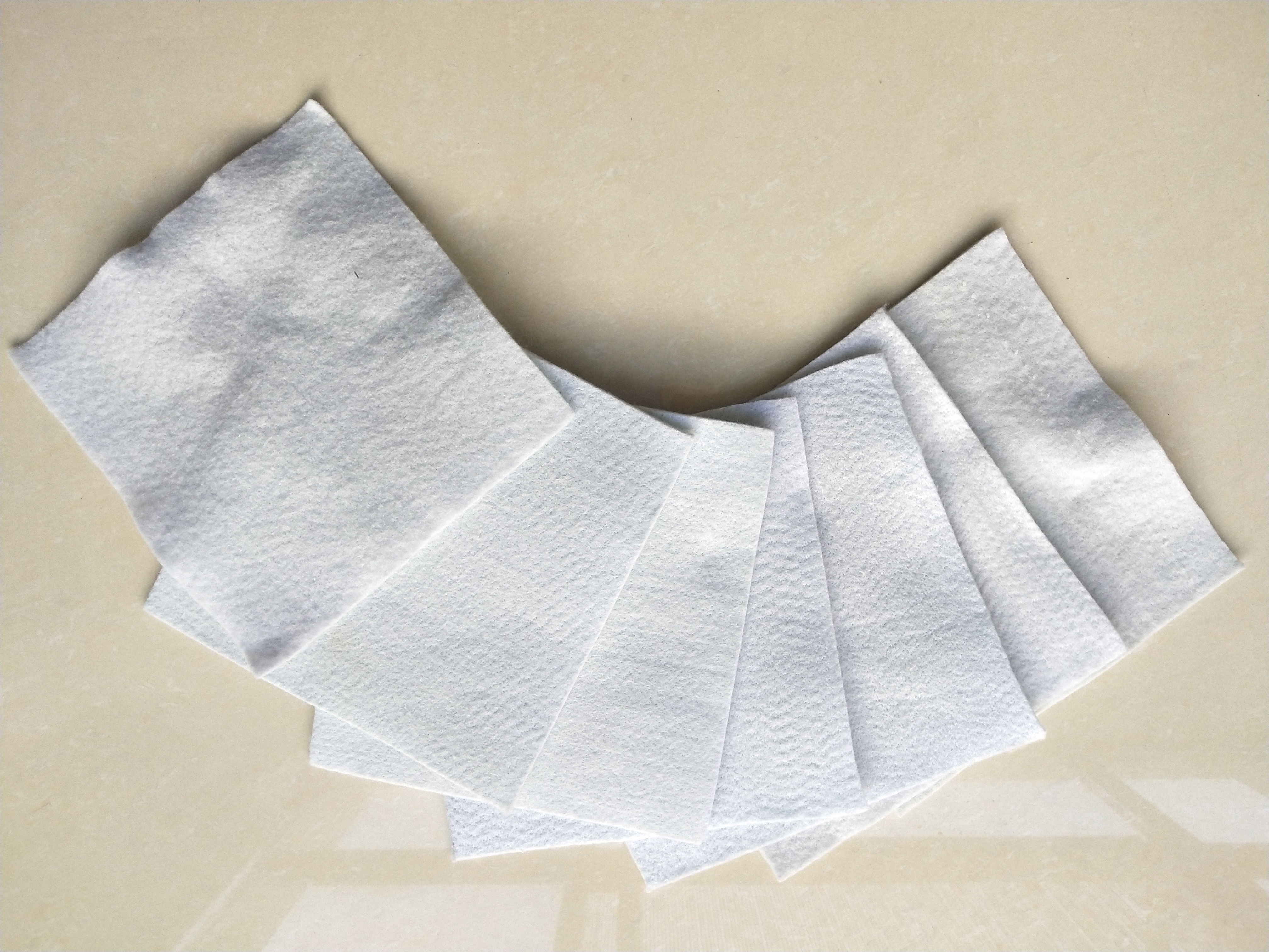 不同形状刺针制备的非织造国内精品久久久久久久影视麻豆布的密度