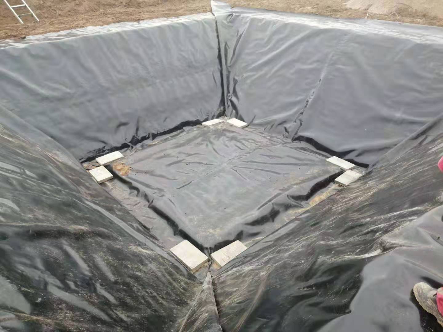 如何选择高堆石坝防渗膜垫层？