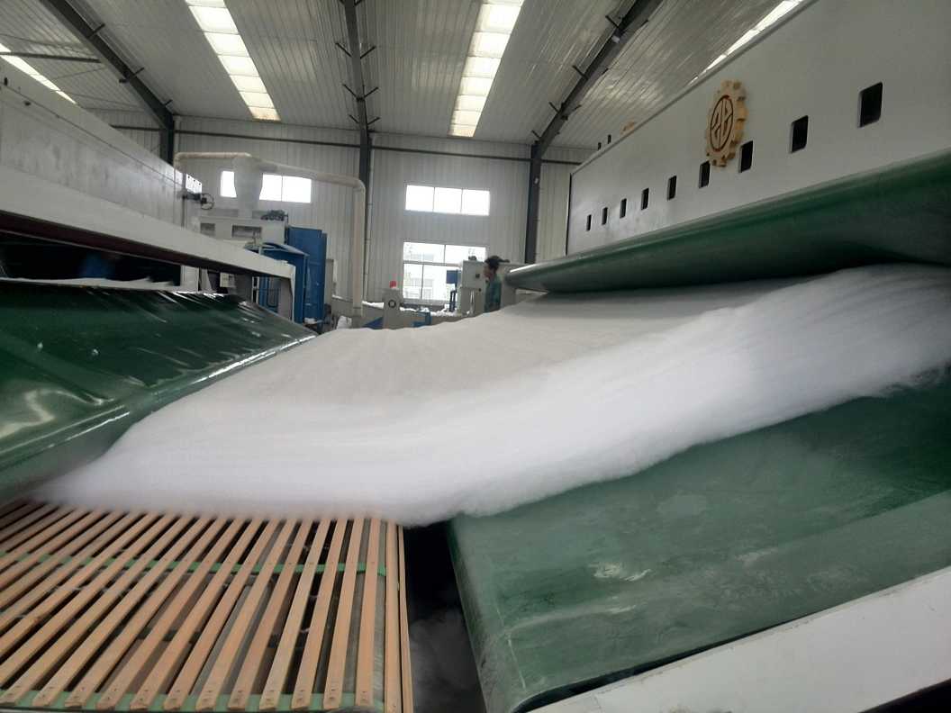 聚酯纺粘针刺国内精品久久久久久久影视麻豆布的生产工艺