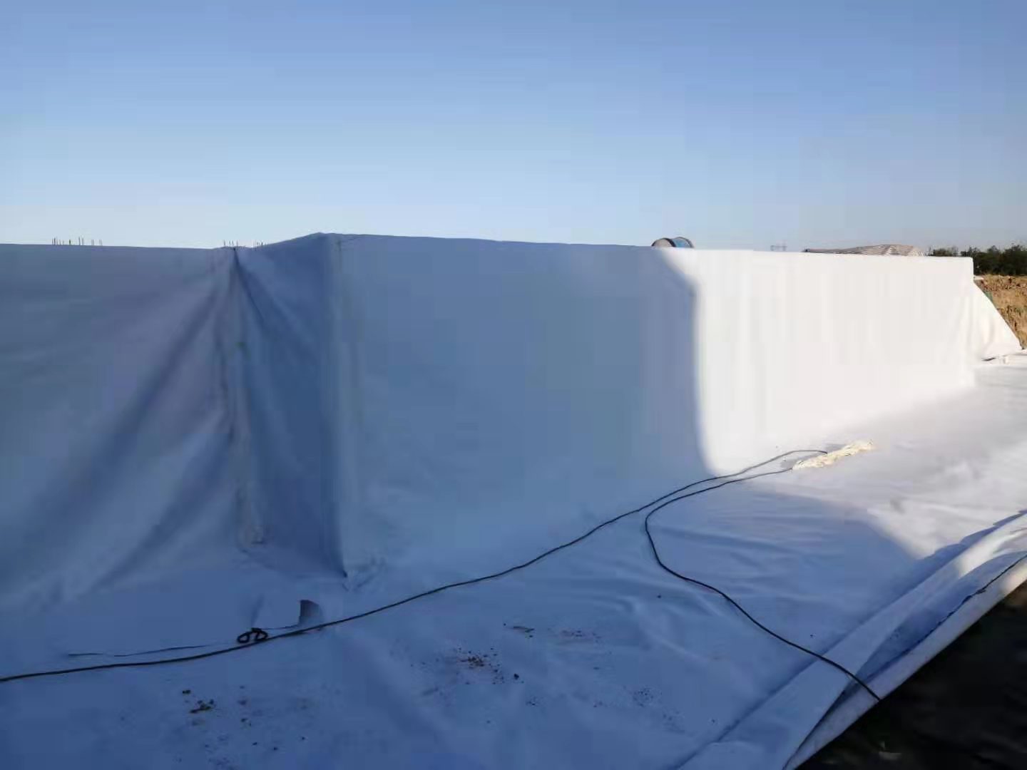 国内精品久久久久久久影视麻豆膜铺设完成后须人工查验其表面是否存在破洞损坏