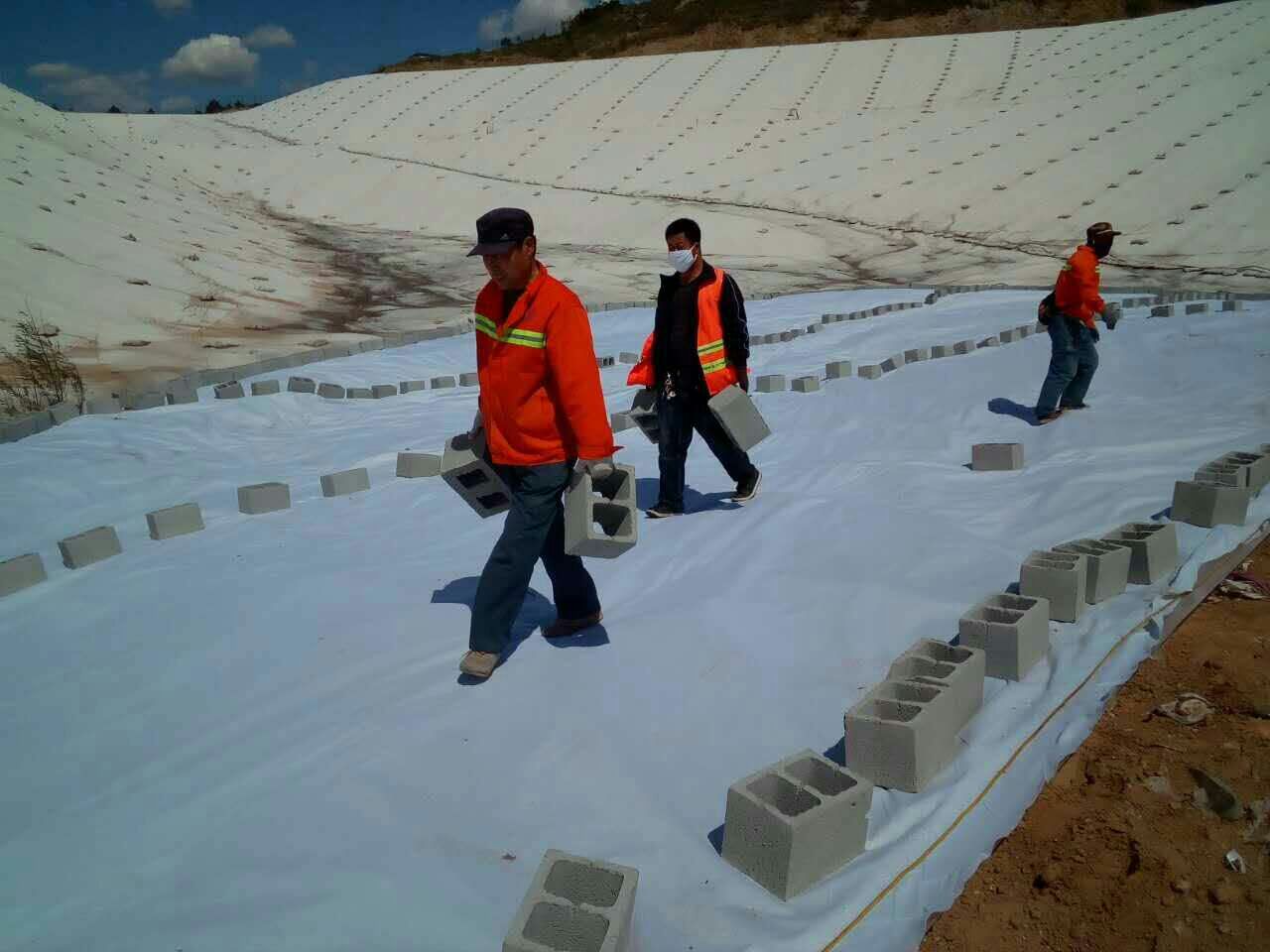 防渗渣场国内精品久久久久久久影视麻豆膜产生的孔洞数量约为多少为合格？