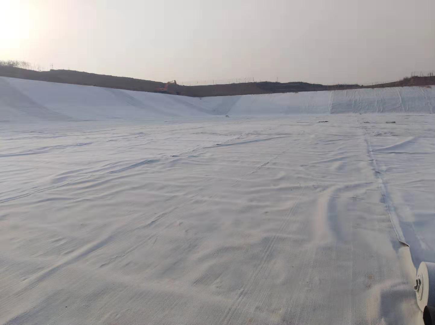 防渗膜焊接操作人员一般是怎样配合的？