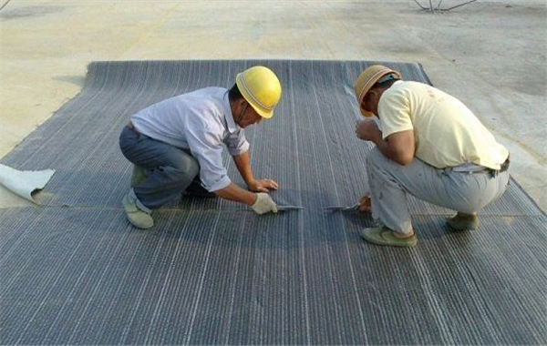 钠基麻豆视频APP在线下载现场裁剪及铺设