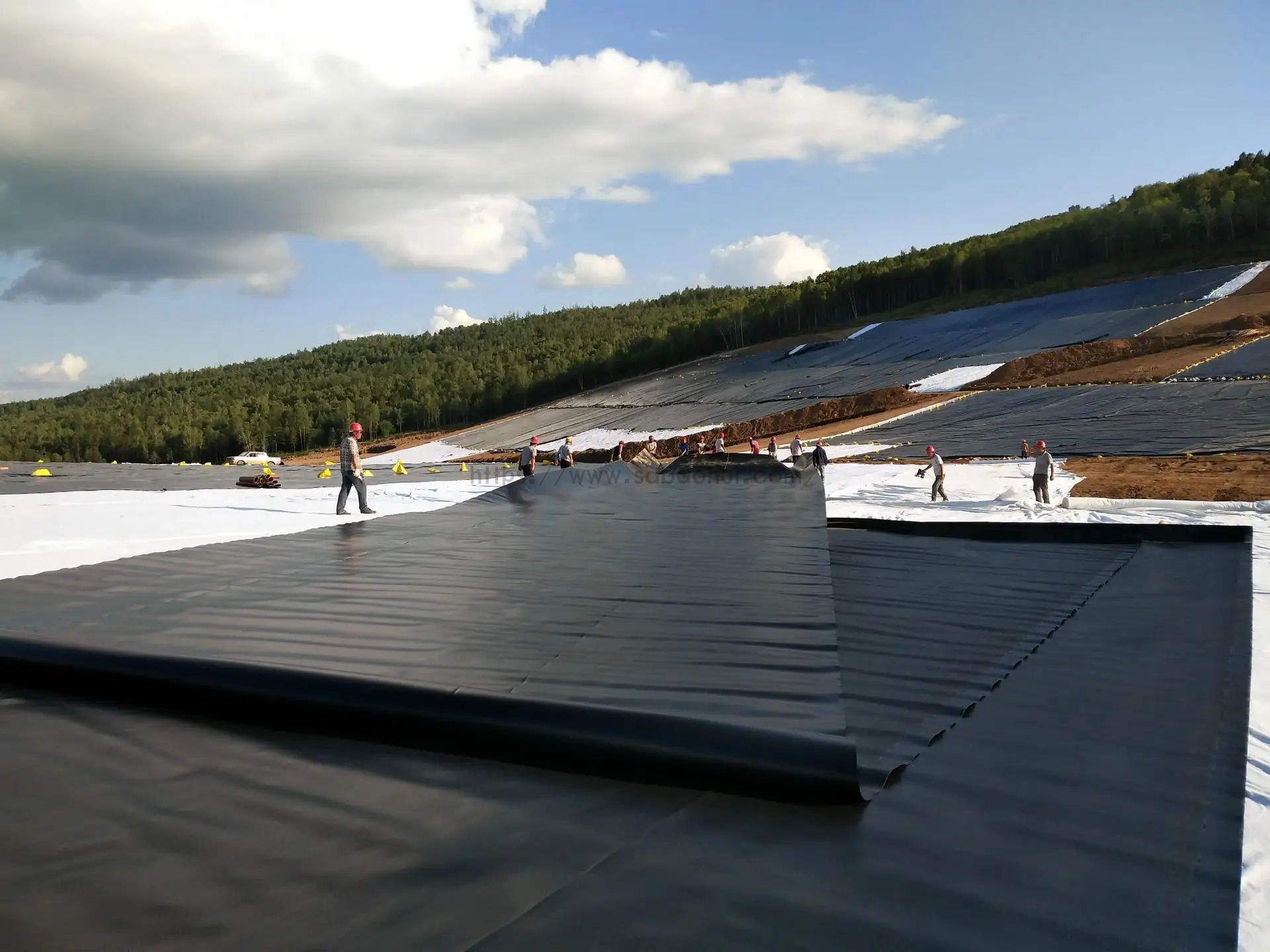 圆形塑料桶、圆形铁桶和PE塑料浮筒的综合分析